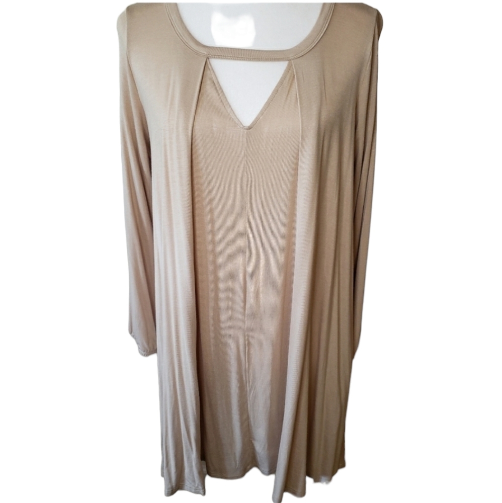 Voll Keyhole blouse in oatmeal color 1X